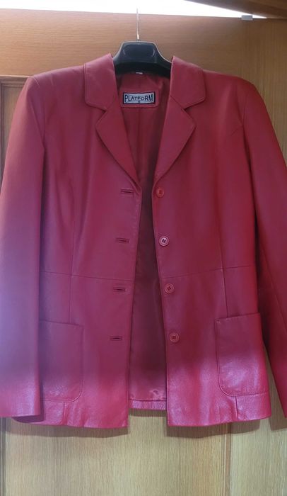 casaco vermelho pele