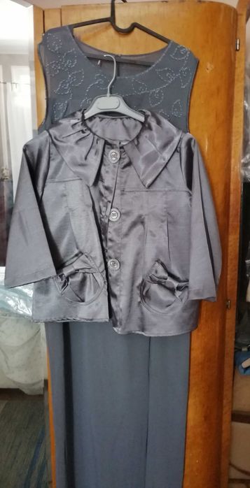 Vestidos de cerimónia e casaco a condizer
