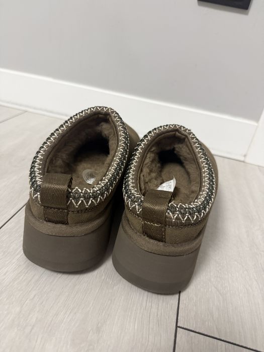 Коричневі уггі UGG