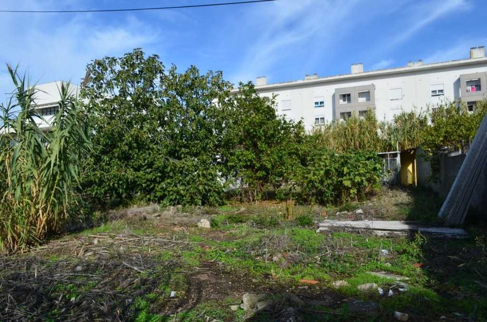 Vende-se Terreno na Ajuda - Lisboa | VENDA PARTICULAR