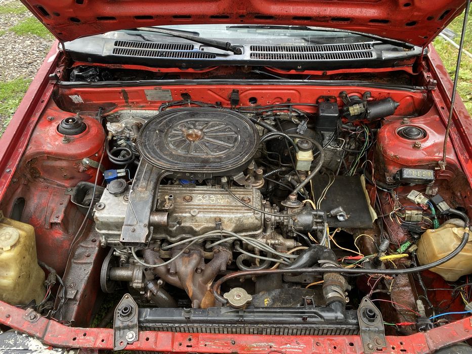 Mazda 323 автомобіль