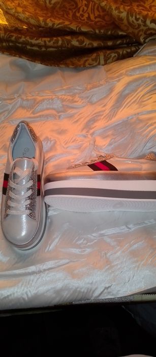 Кросівки 36 розміру