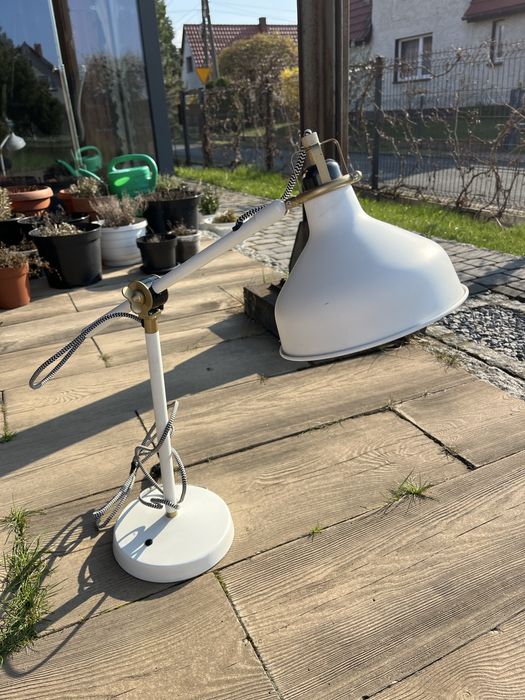 Biała lampka Ikea