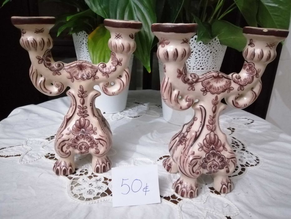 Bonito e raro par de castiçais