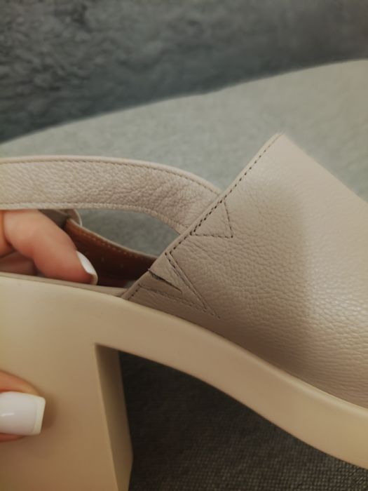 Шкіряні босоніжки