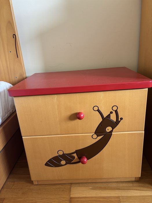 Mobilia bebecomfort: cama, comoda, mesa de cabeceira e secretária