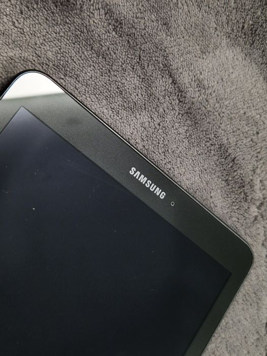 Samsung Galaxy Tab E 9.6 (SM-T561, 3G)
Планшет у робочо