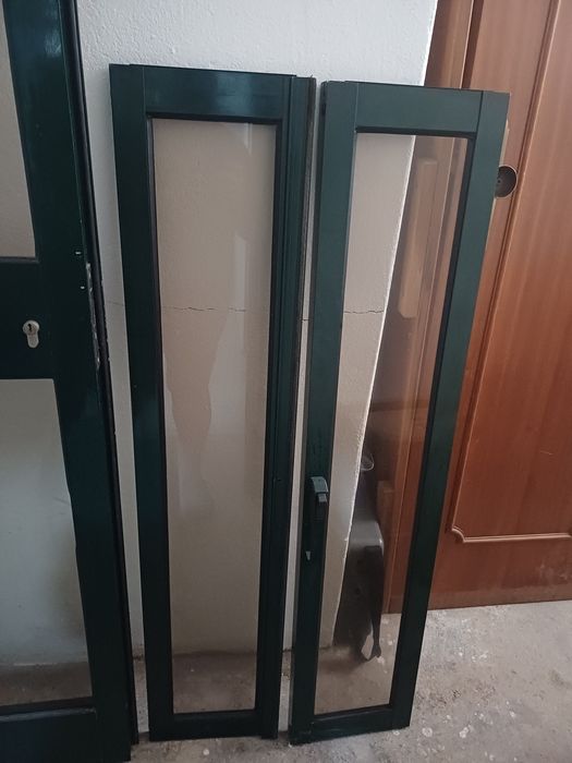 Porta de aluminio com vidro  e janelas