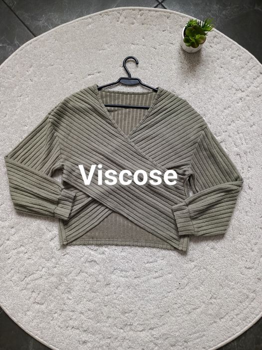 Stylowy sweter z Shein w prążki, rozmiar M oliwkowy ciepły stylowy sek