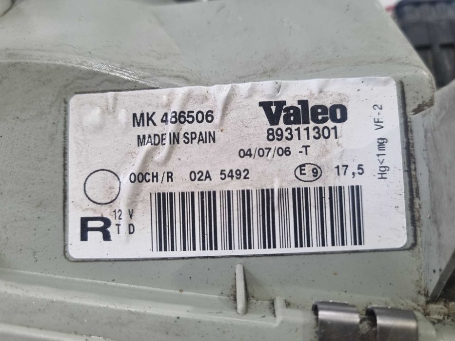 Otica farol esquerdo e direito Mitsubishi Canter Fuso
