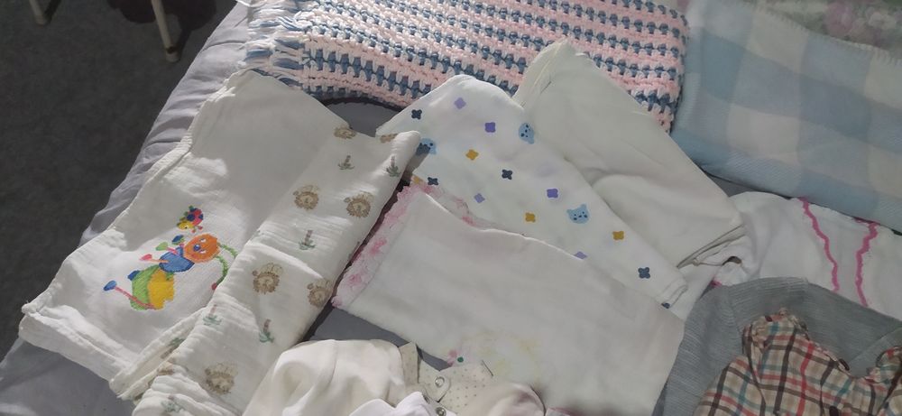 Vendo roupa de bebé menina