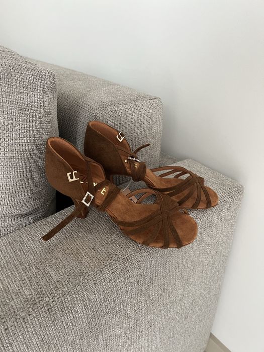 Нова туфлі для латини для бальних танців