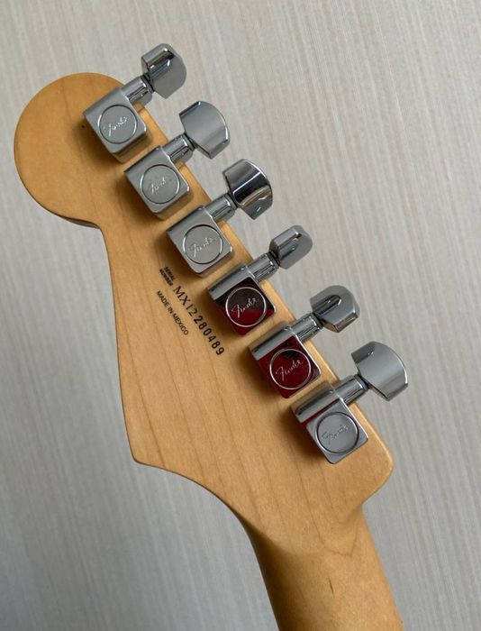 Fender strat mn bsb + Vox комбик + 8 педалей + кейс + коммутация