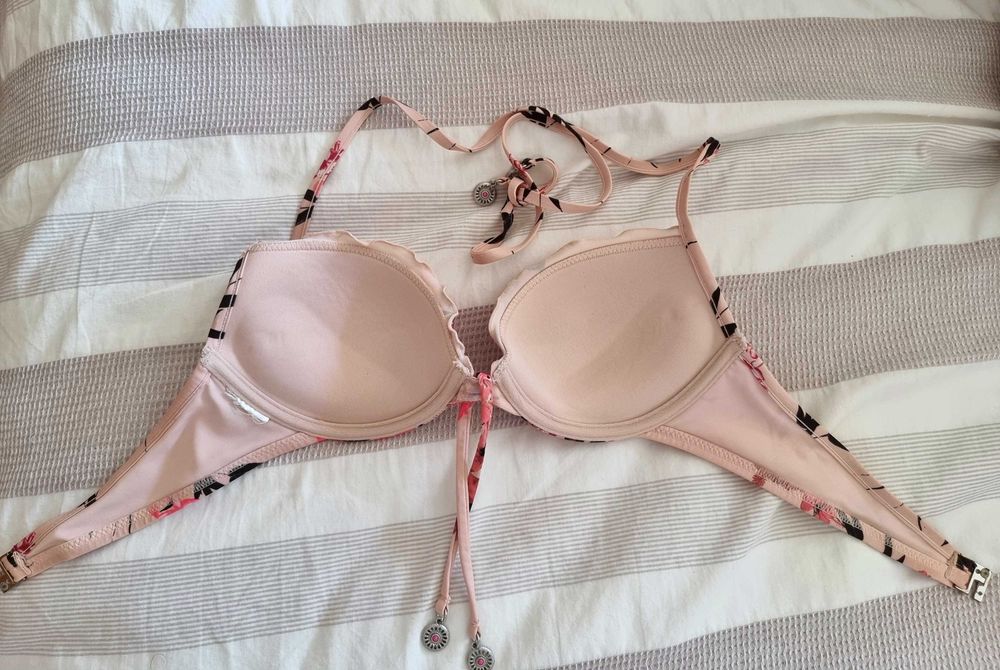 Parte de cima de bikini rosa florido H&M, tamanho 34A