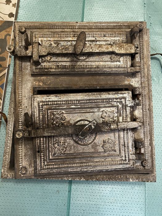 Oryginalne stare żeliwne drzwi drzwiczki do pieca kaflowego kaflowy