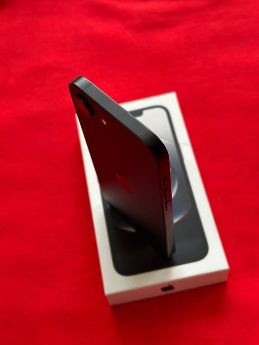 Продаю IPhone 16 e 128 Neverlock