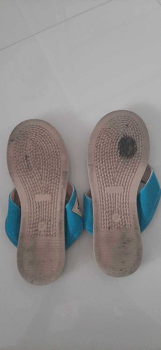 niebieskie japonki UGG