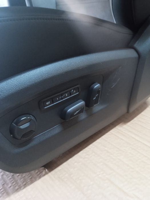 Сидіння VW T6.1 VW T6 MULTIVAN передні з електричним регулюванням