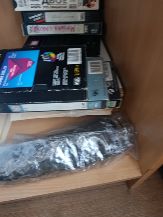 Видеокассеты 4 штуки + 6 касет