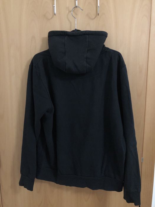 Sweat preta com capuz