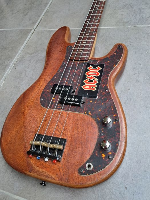 Gitara basowa Precyzjon.