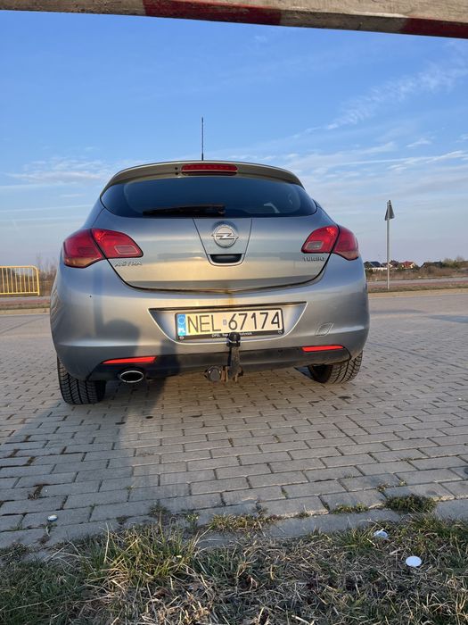 Opel astra J 2010r