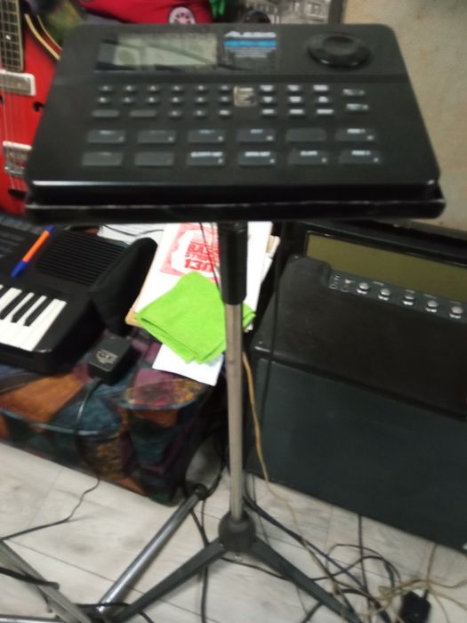 Басова колонка, МВ3 - Alesis SR 16