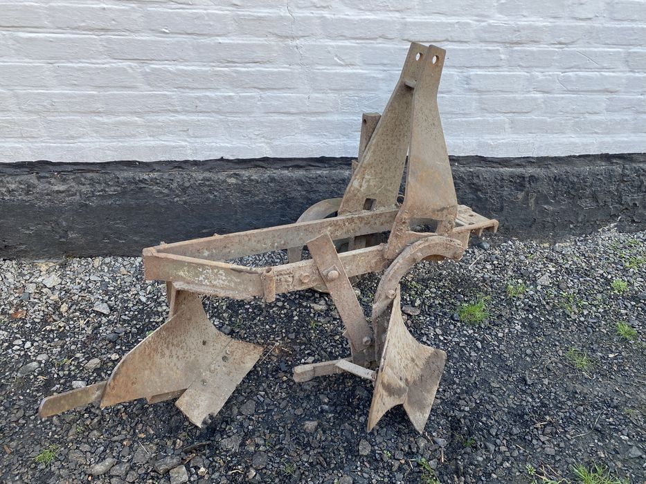 Плуг 2 корпусний