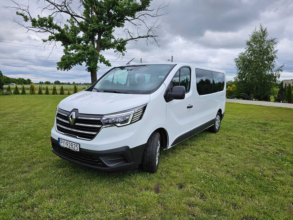 Wynajem busów - 9 osobowy Renault Trafic