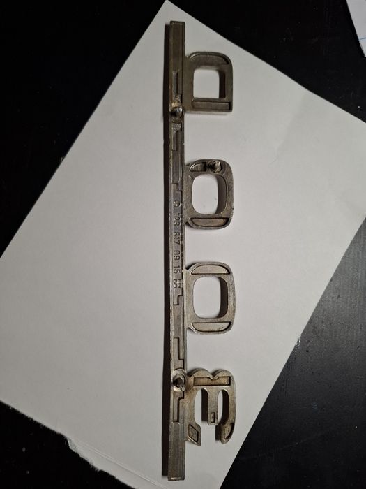 Емблема мерседес 300D