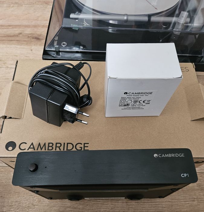 Gramofon Thorens TD 206 plus przedwzmacniacz Cambridge CP1