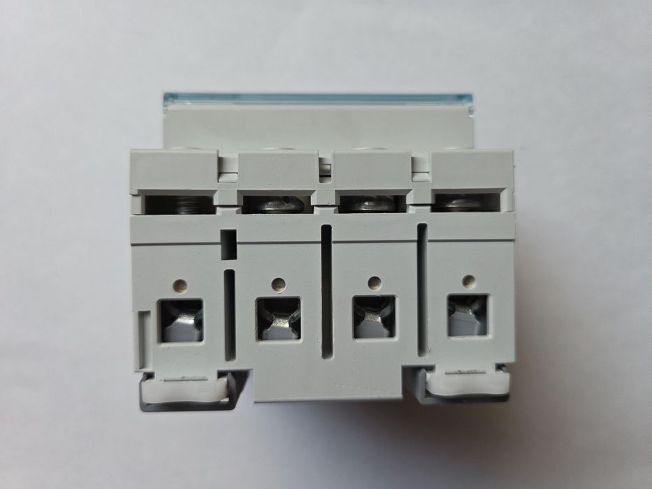 HAGER CEC463J (63A 0,1A 4P) 3 sztuki