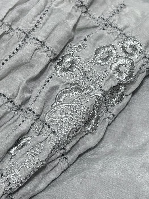 Koszula szara z haftem na rękawach 70% bawełna 30% jedwab silk Nu