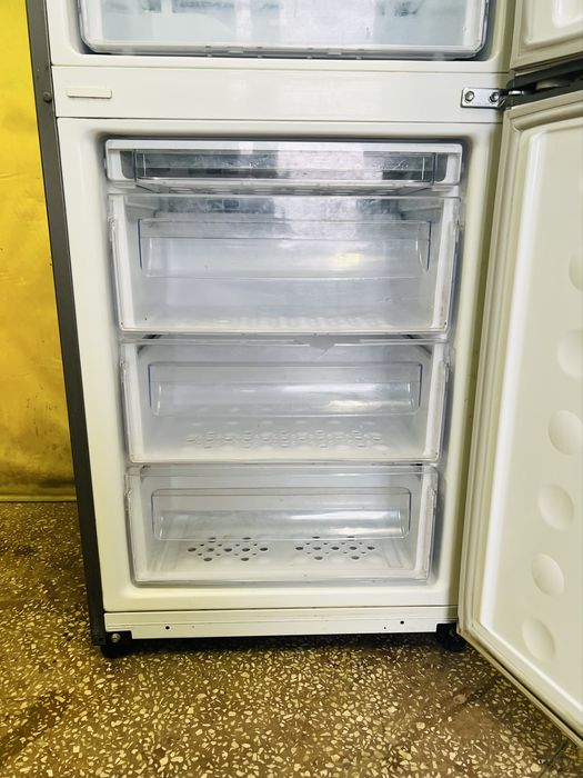 Двухкамерный холодильник Samsung NoFrost