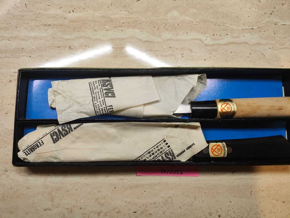 Zestaw noży japońskich Deba + Gyuto w pudełku.