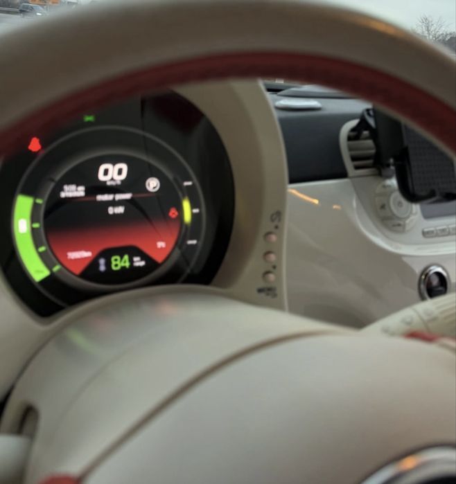 FIAT 500e,2015год