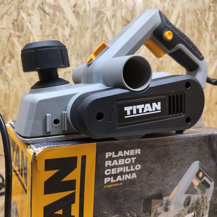 Strug elektryczny titan 900w ttb876pln