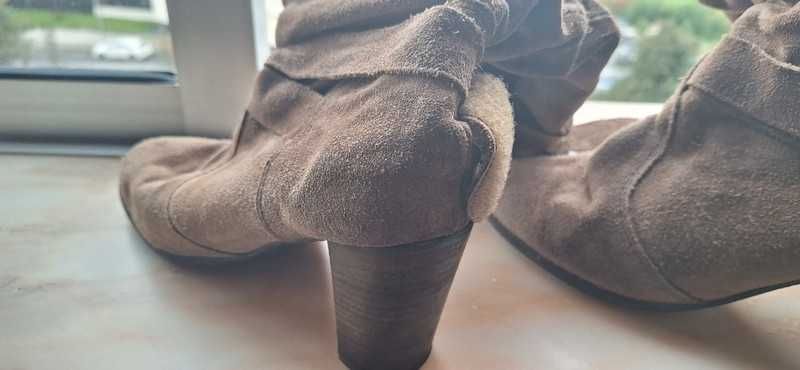 Botas bege cano alto