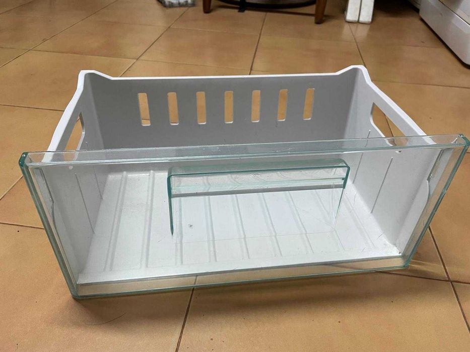 Peças / Gavetas Frigorífico Electrolux, AEG Santo e IKEA Frostig