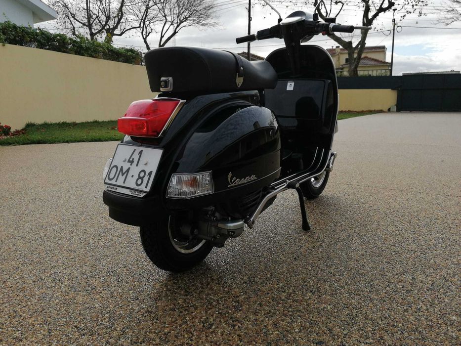 Vespa PX 125 preta