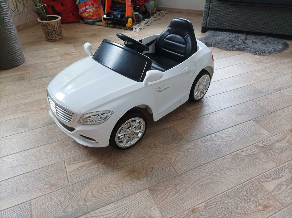 Дитяча електрична машина