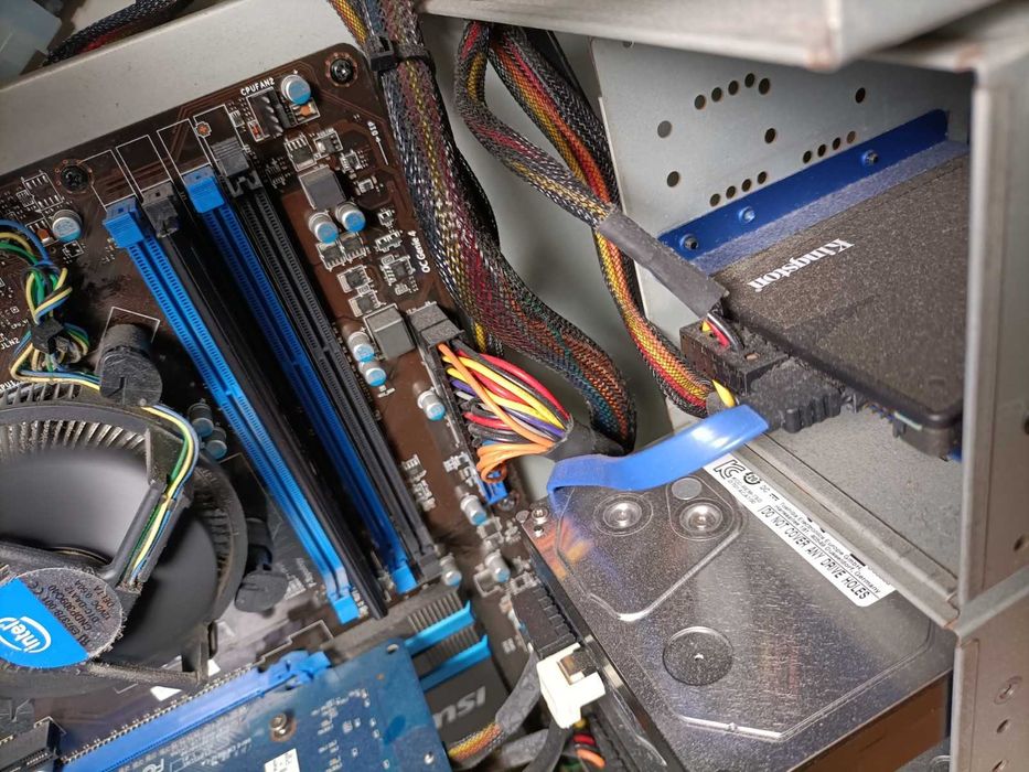 Desktop i7 4770 DDR3 8 RAM NVIDIA GT 630 Intel(R) 1 SSD 128 gb