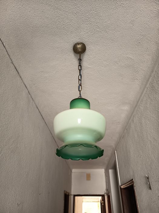 Candeeiro de tecto e mesa