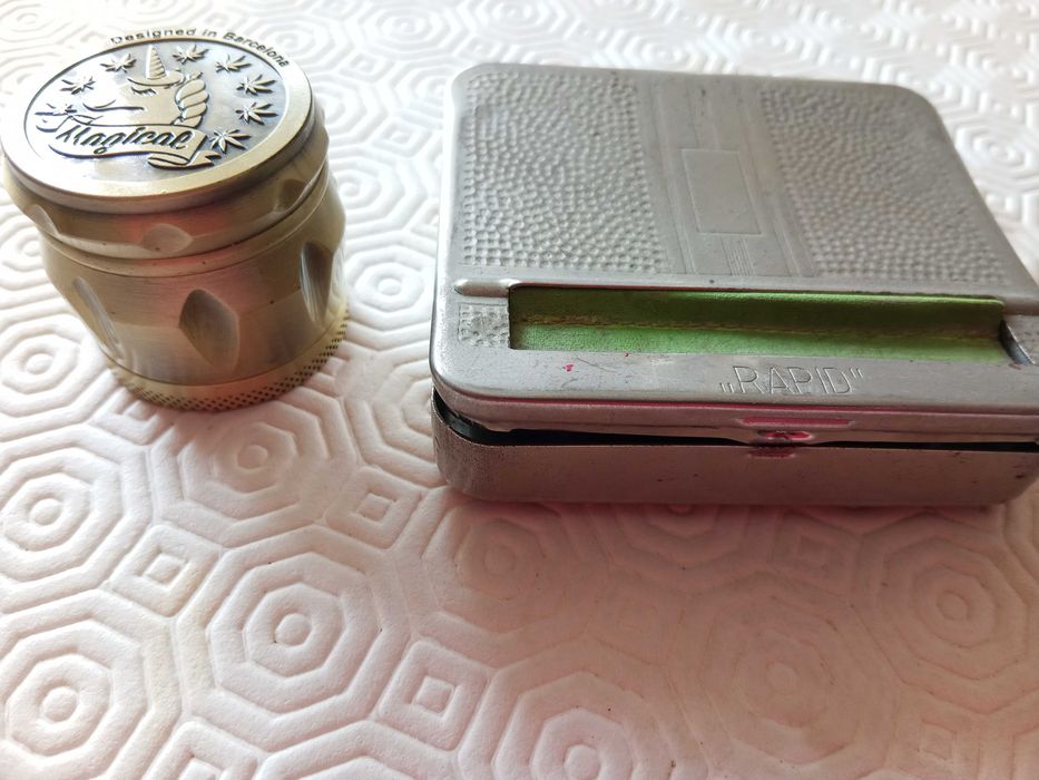 Grinder Magic Unicorn ou Caixa enrolar cigarros RAPID antiga