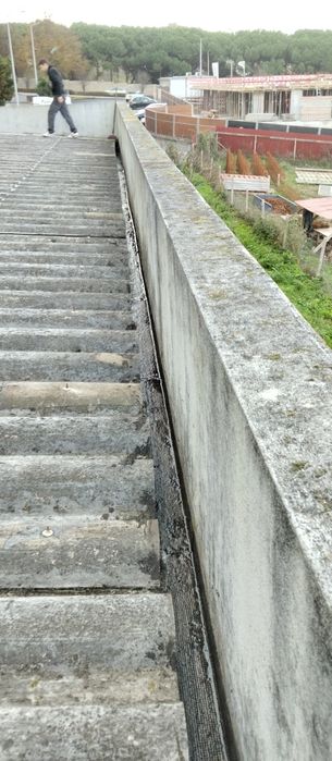 Limpeza de telhados serviço de serralharia e pintura etc