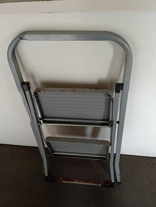 Escadote de 2 degraus usado