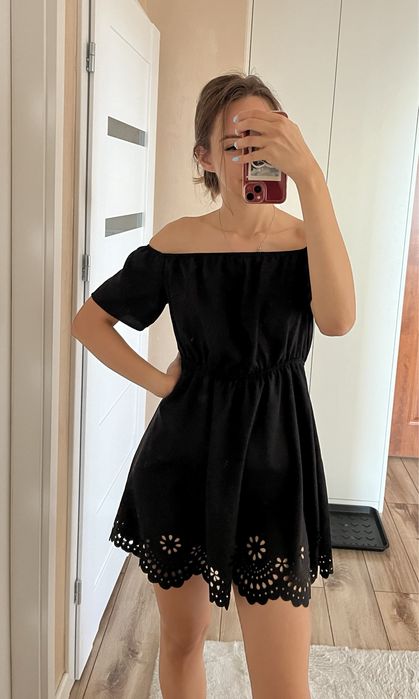 Sukienka boho, z odkrytymi ramionami z wycięciami