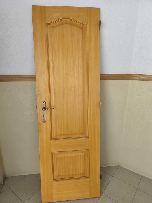 Conjunto 5 portas interiores madeira cor carvalho (2 com vidro)