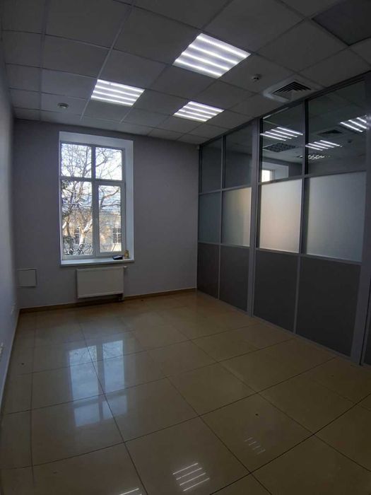 Оренда будівлі з прилеглою територією в центрі,  1100 м2 (БЕЗ КОМІСІЇ)