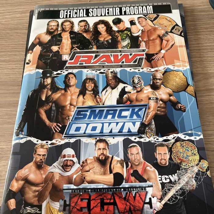 WWE Wrestling Official Souvenir Program 2006 Raw, Smack Down ECW item RARO - oferta dos portes de envio